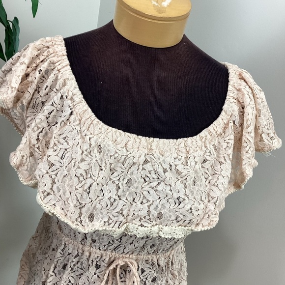 Pixie Dust Clothing floral lace summer top Woman’s size small peach and … - Picture 8 of 15